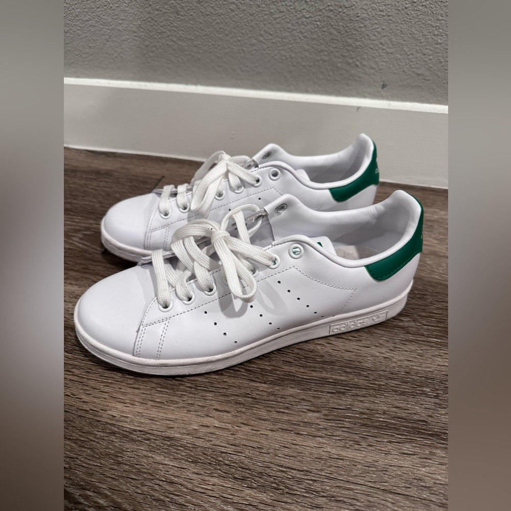Sam Smith Adidas Women’s Size 9